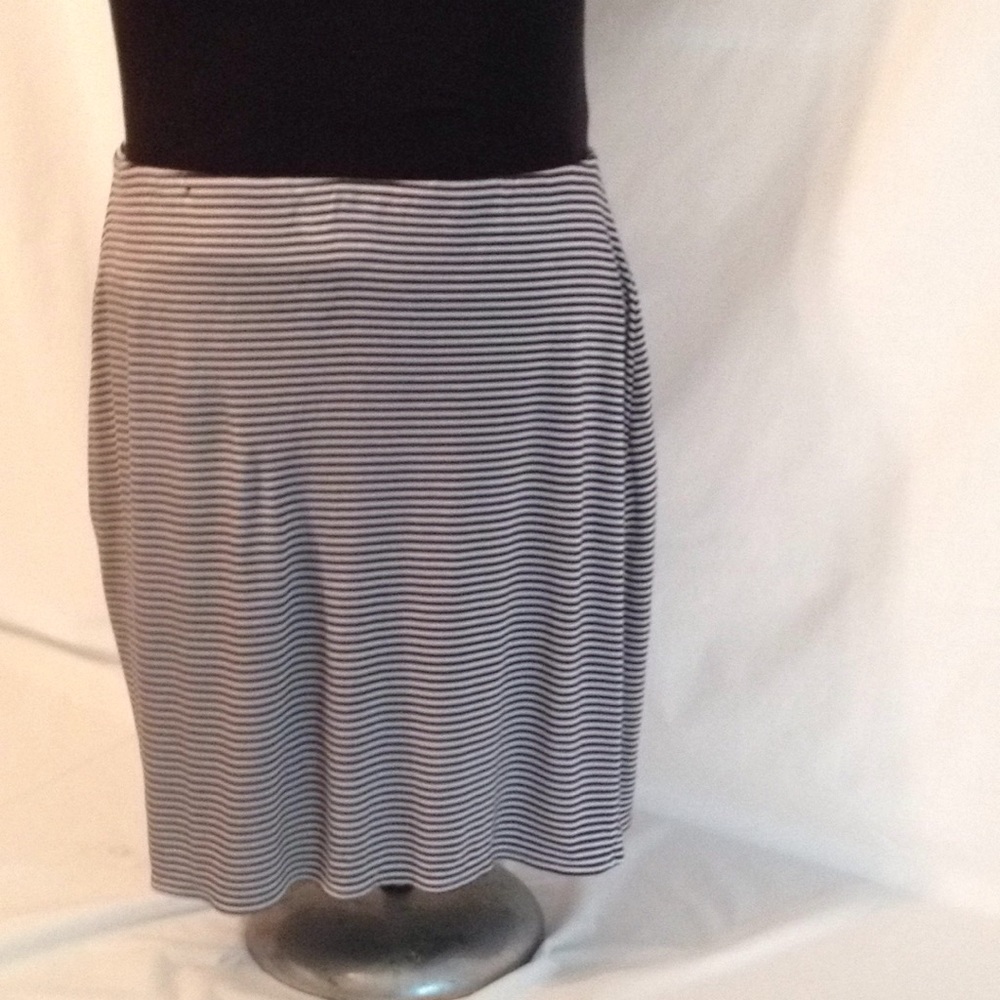 Printed Strip Mini Skirt - Picture 4 of 8
